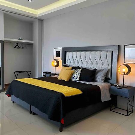 Suites La Gloria Alojamiento Independiente เตปาติตลัน เด โมเรลอส ภายนอก รูปภาพ