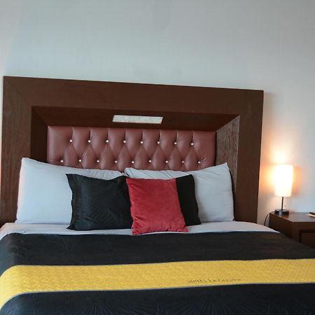 Suites La Gloria Alojamiento Independiente เตปาติตลัน เด โมเรลอส ภายนอก รูปภาพ