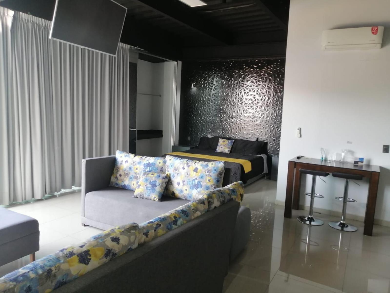 Suites La Gloria Alojamiento Independiente เตปาติตลัน เด โมเรลอส ภายนอก รูปภาพ