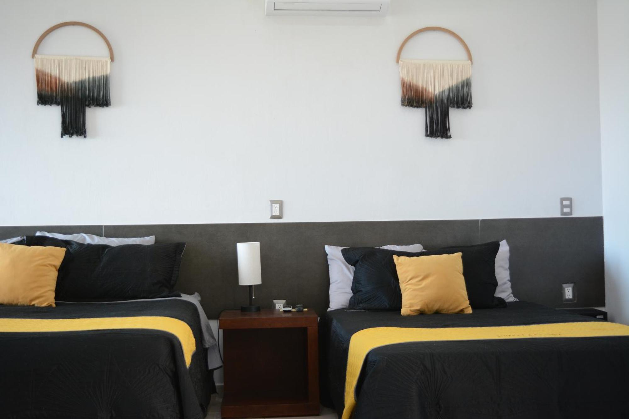 Suites La Gloria Alojamiento Independiente เตปาติตลัน เด โมเรลอส ภายนอก รูปภาพ